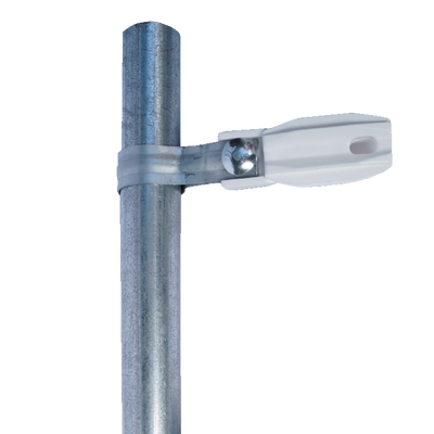 [SFABRAZADERAW] Aislador de paso o esquina de color Blanco con abrazadera incluida de 33-38mm para uso en tubería de malla ciclónica.